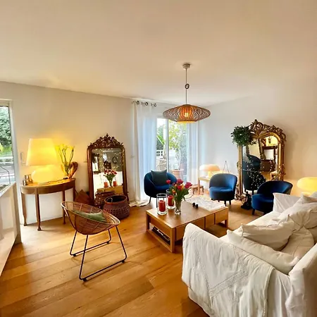 Bright And Stylish In Center 2 Bedrooms Дом отдыха Антиб