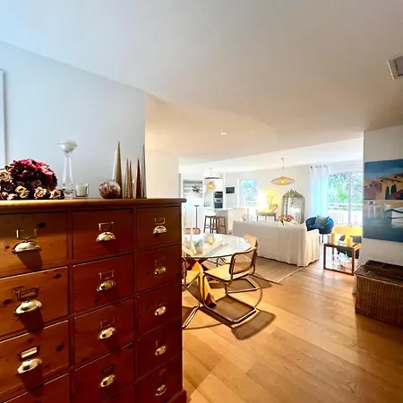 Bright And Stylish In Center 2 Bedrooms