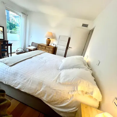 Bright And Stylish In Center 2 Bedrooms