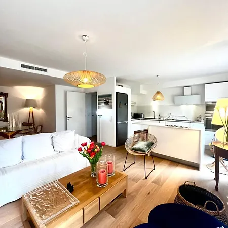 בית נופש Bright And Stylish In Center 2 Bedrooms אנטיב