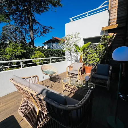 Bright And Stylish In Center 2 Bedrooms