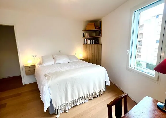 Bright And Stylish In Center 2 Bedrooms *