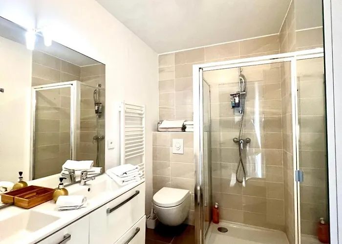 Bright And Stylish In Center 2 Bedrooms * Antibes