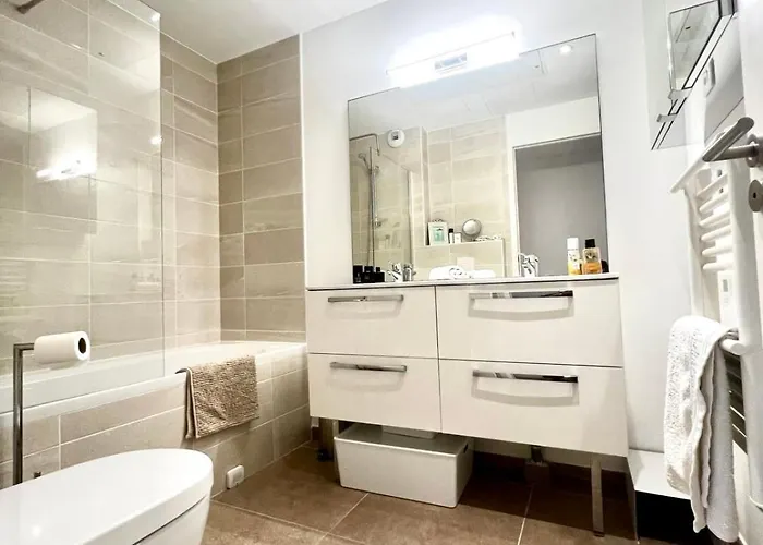 Holiday home Bright And Stylish In Center 2 Bedrooms *