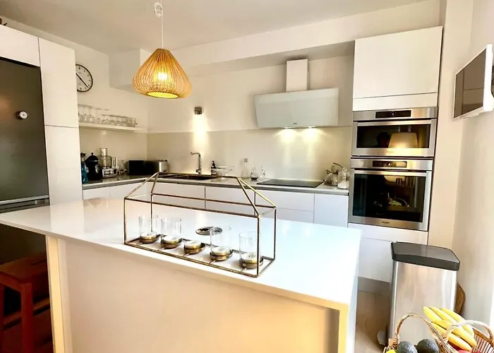 Bright And Stylish In Center 2 Bedrooms Antibes