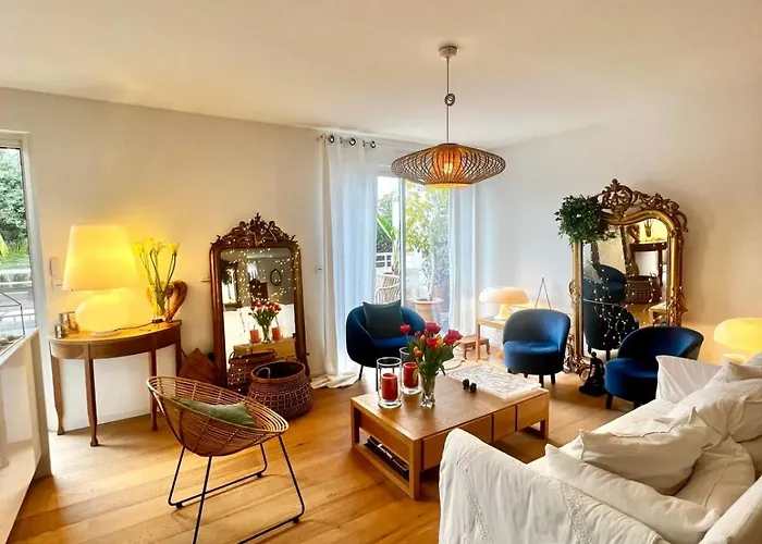 Bright And Stylish In Center 2 Bedrooms Holiday home Antibes