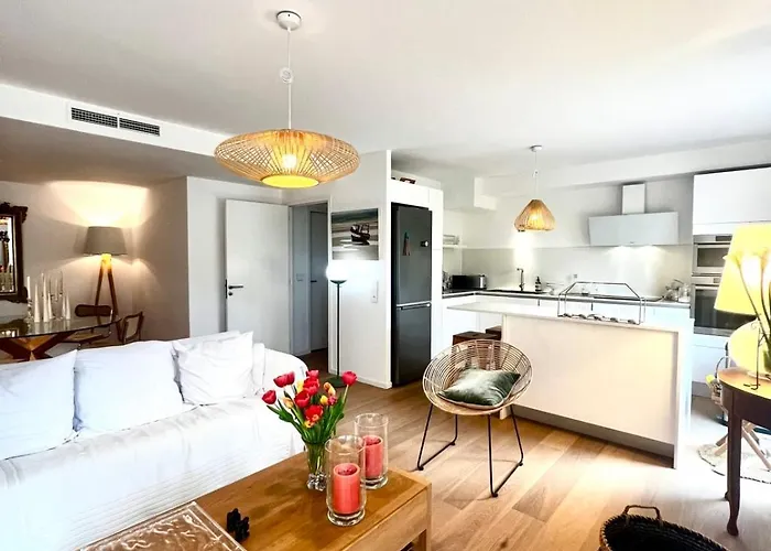 Holiday home Bright And Stylish In Center 2 Bedrooms Antibes