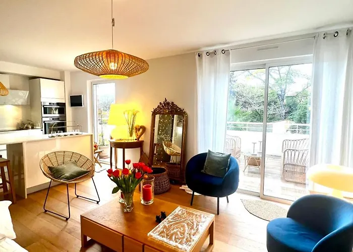 Holiday home Bright And Stylish In Center 2 Bedrooms *