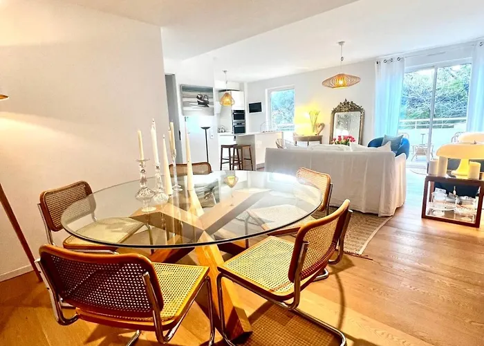 Bright And Stylish In Center 2 Bedrooms *