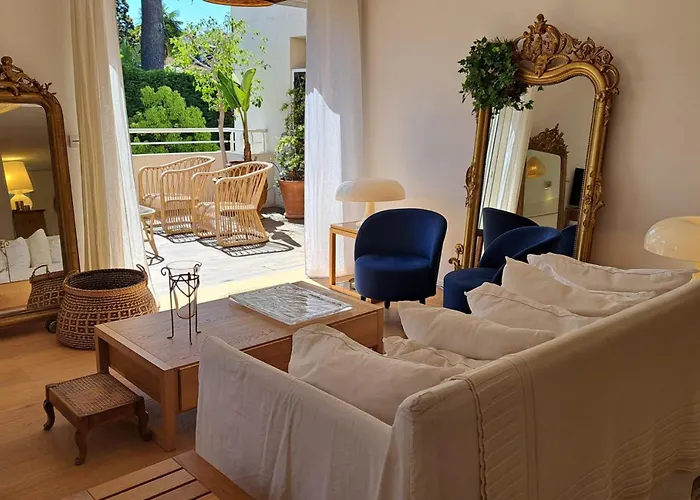 Bright And Stylish In Center 2 Bedrooms * Antibes