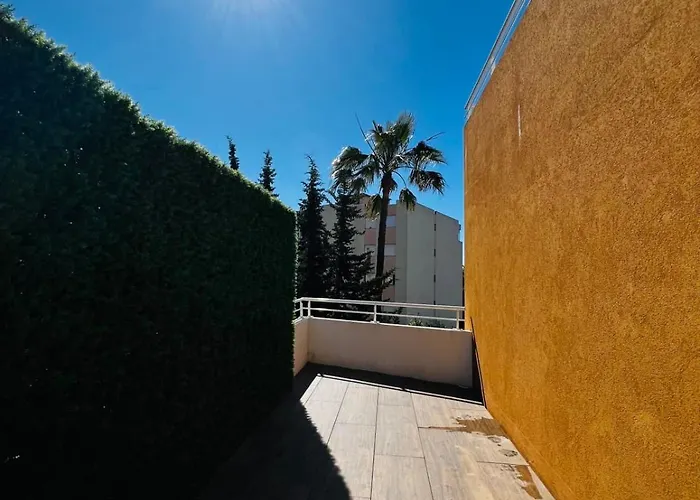 Holiday home Bright And Stylish In Center 2 Bedrooms *