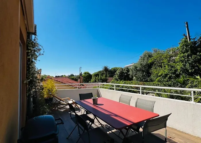 Bright And Stylish In Center 2 Bedrooms *