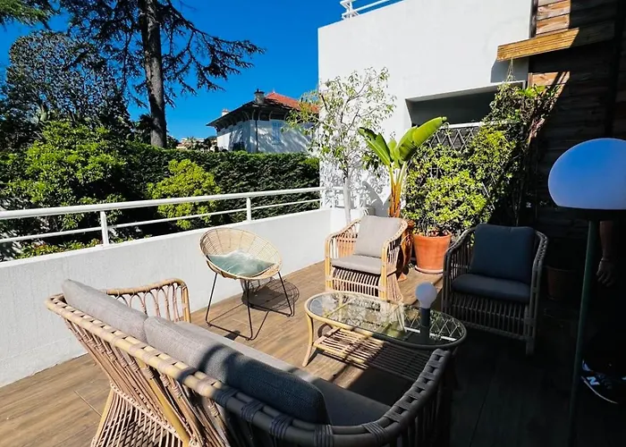 Bright And Stylish In Center 2 Bedrooms