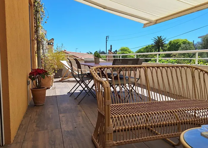 Holiday home Bright And Stylish In Center 2 Bedrooms