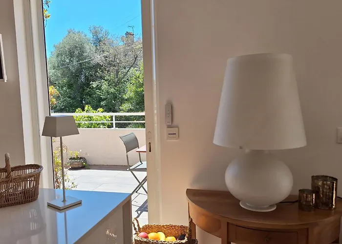 Holiday home Bright And Stylish In Center 2 Bedrooms *