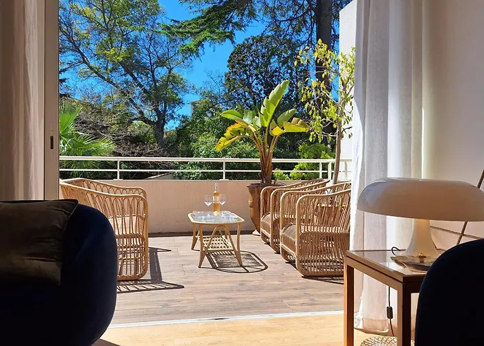 Bright And Stylish In Center 2 Bedrooms * Antibes